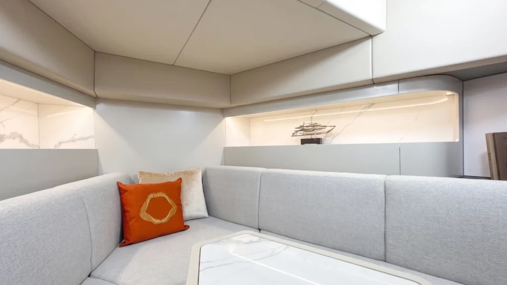 L48 lower deck ladenstein yacht